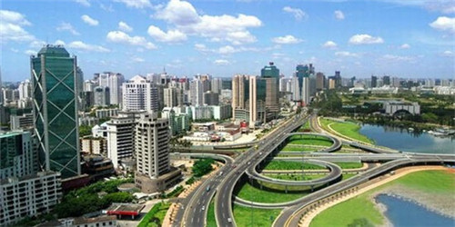 在新源县加盟巴西老城区炭火蛙锅开店会亏吗，2025年还能在新源县投资特色火锅行业吗